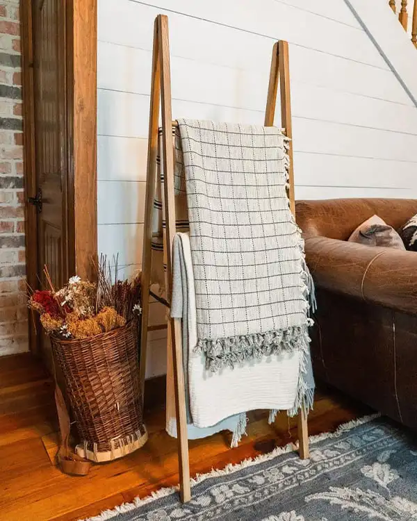 Bedroom Cozy blanket ladder