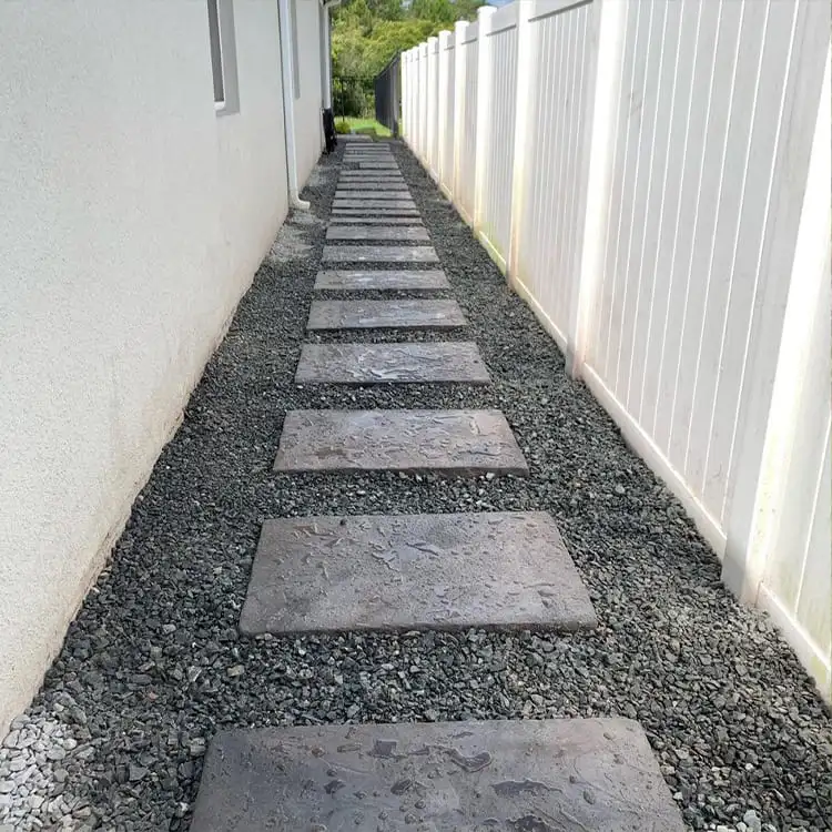 Decorative garden stepping stones